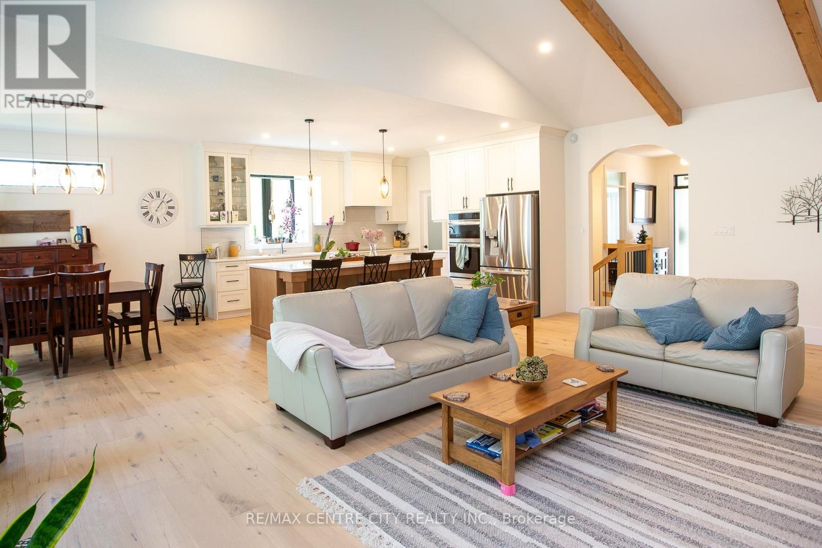 273 Foxborough Place, Thames Centre, Ontario  N0M 2P0 - Photo 4 - X13420468