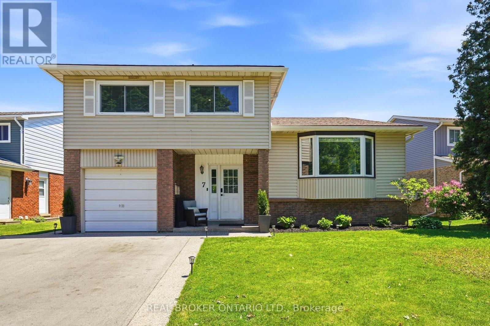7 FAIRINGTON CRESCENT, St. Catharines, Ontario