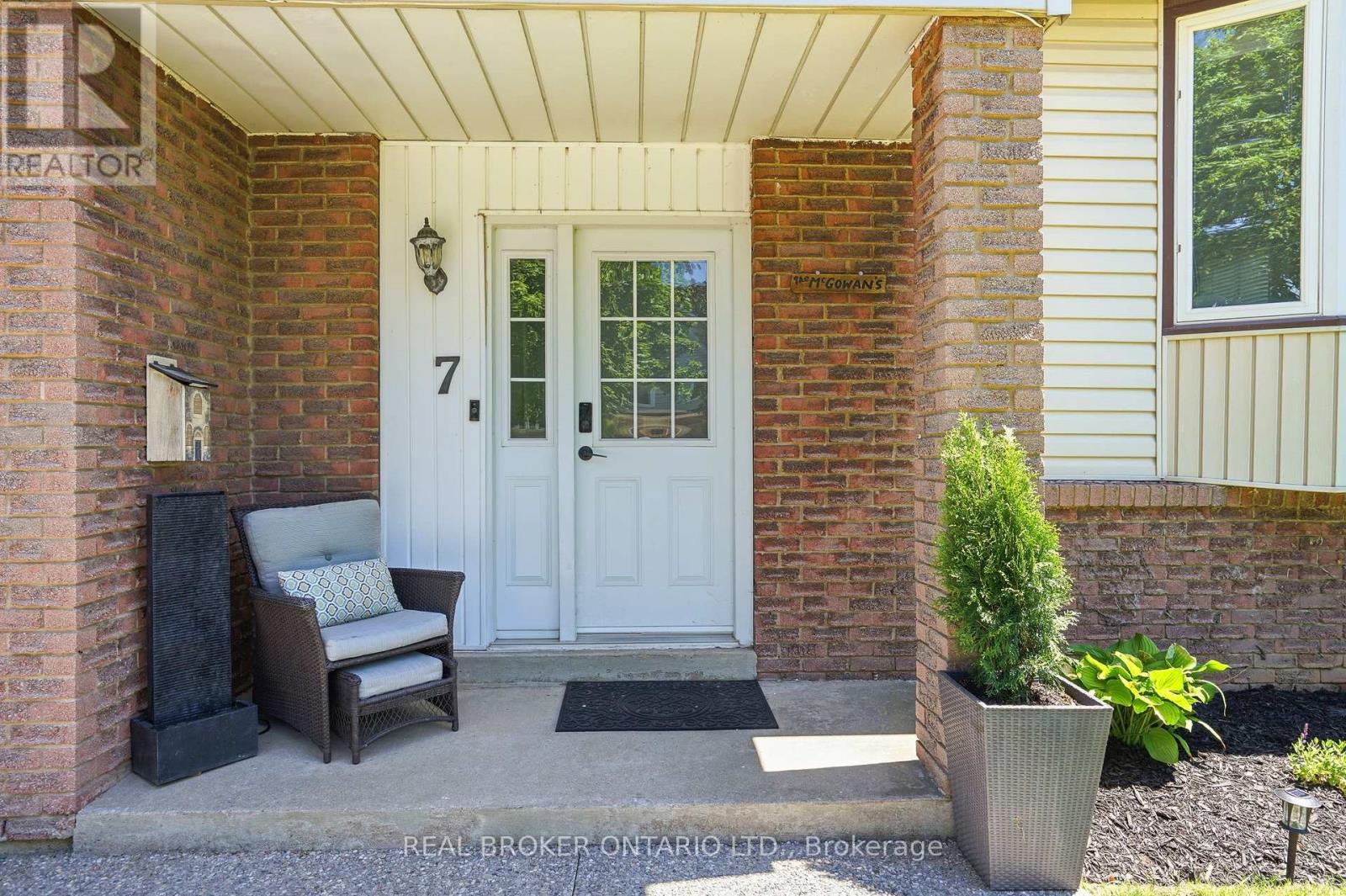 7 Fairington Crescent, St. Catharines, Ontario  L2N 5W2 - Photo 4 - X13279746