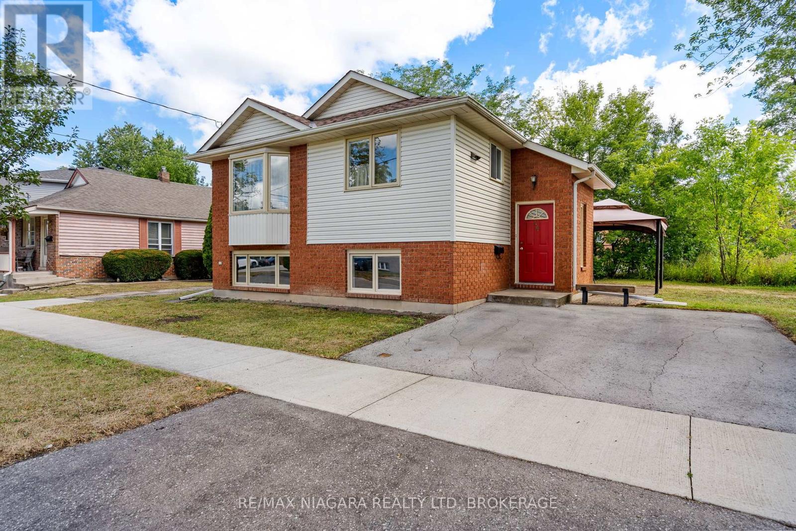 59 Leeper Street, St. Catharines (Western Hill), Ontario L2S 2N1 - Photo 1 - X13420154