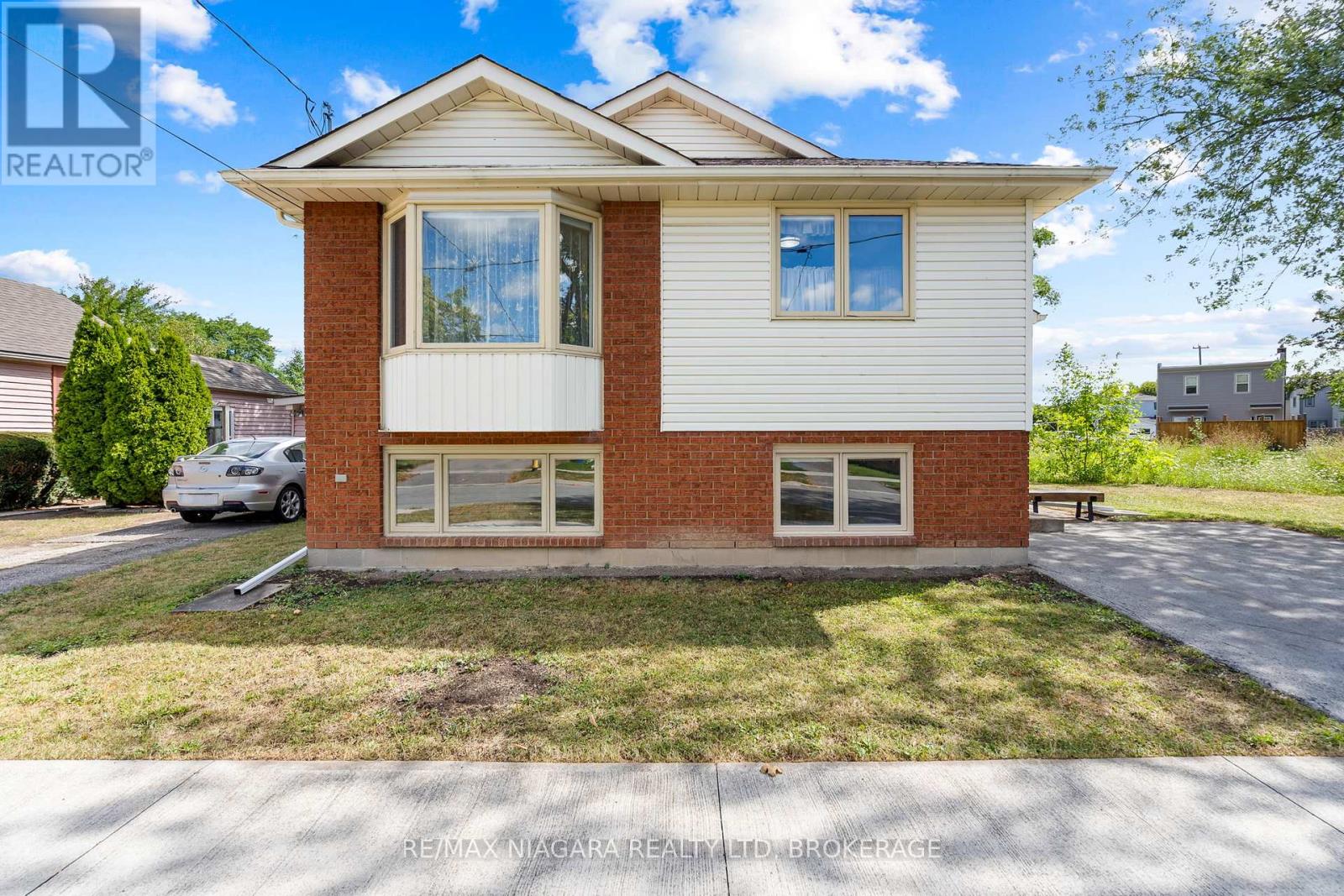 59 Leeper Street, St. Catharines (Western Hill), Ontario L2S 2N1 - Photo 2 - X13420154
