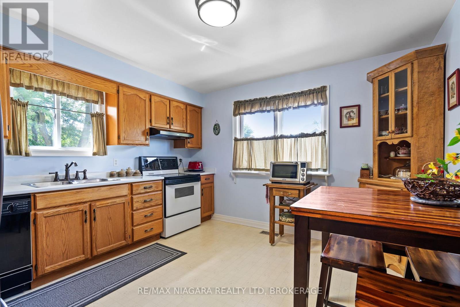 59 Leeper Street, St. Catharines (Western Hill), Ontario L2S 2N1 - Photo 4 - X13420154