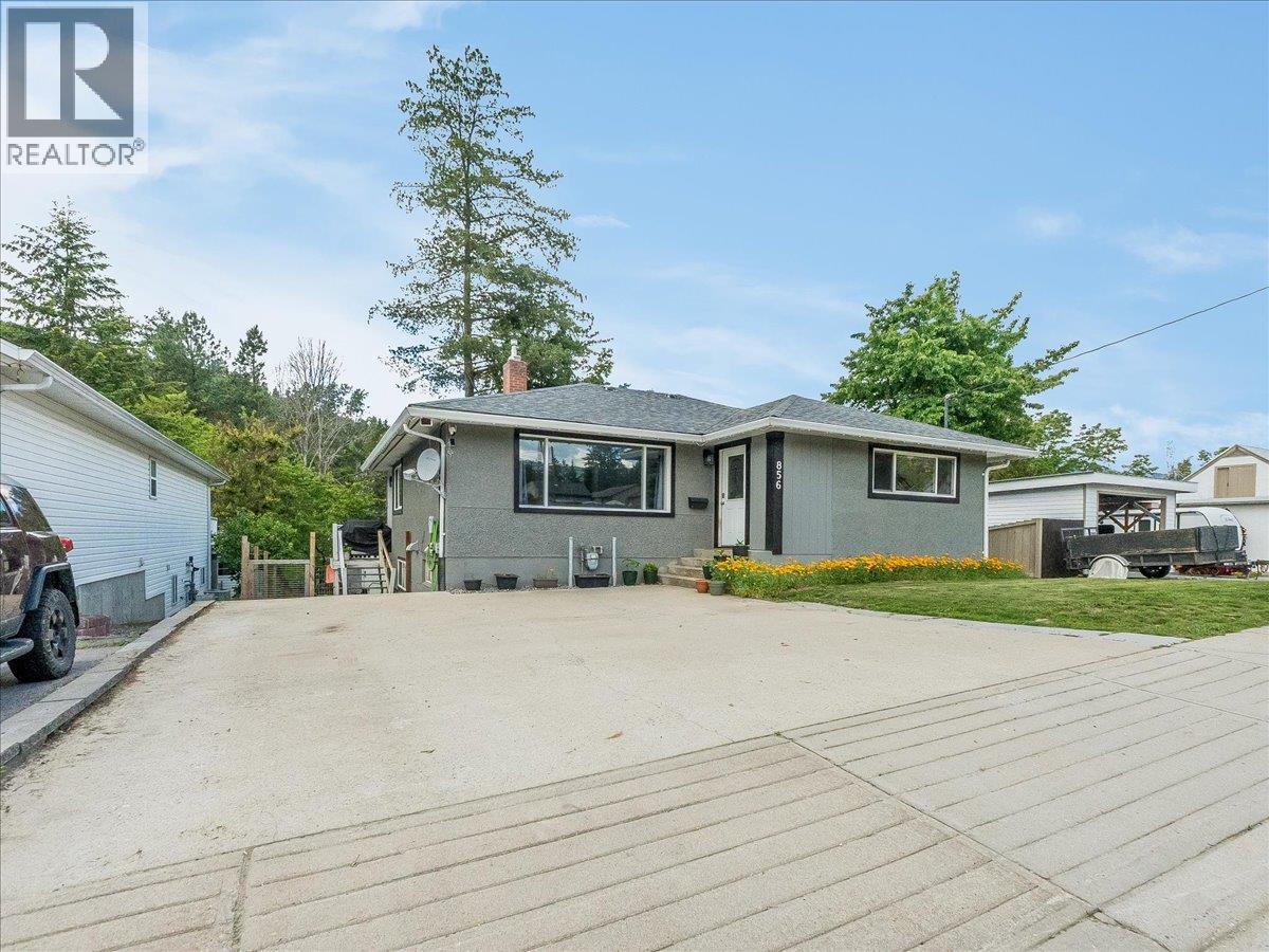 856 7TH Avenue, Castlegar, British Columbia