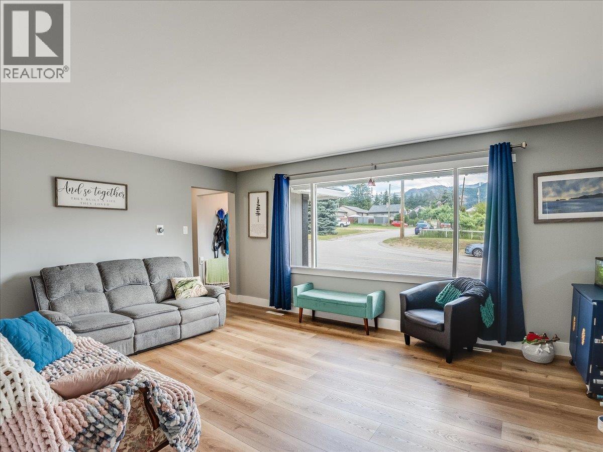 856 7th Avenue, Castlegar, British Columbia V1N 1R9 - Photo 14 - 10390813