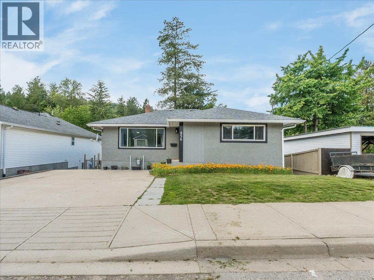 856 7th Avenue, Castlegar, British Columbia V1N 1R9 - Photo 2 - 10390813