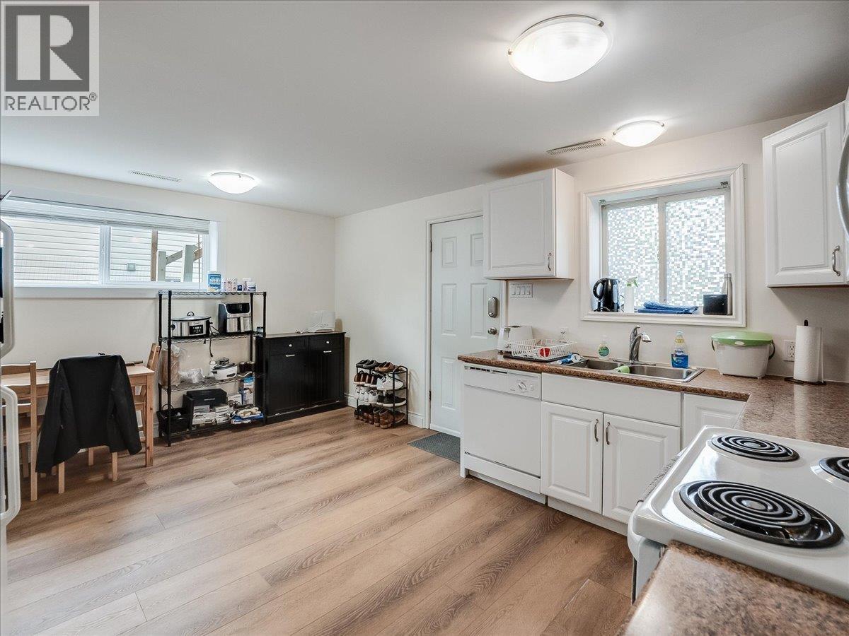 856 7th Avenue, Castlegar, British Columbia V1N 1R9 - Photo 42 - 10390813