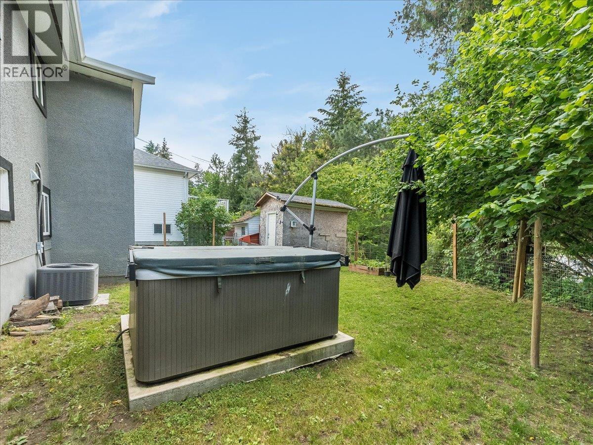 856 7th Avenue, Castlegar, British Columbia V1N 1R9 - Photo 6 - 10390813