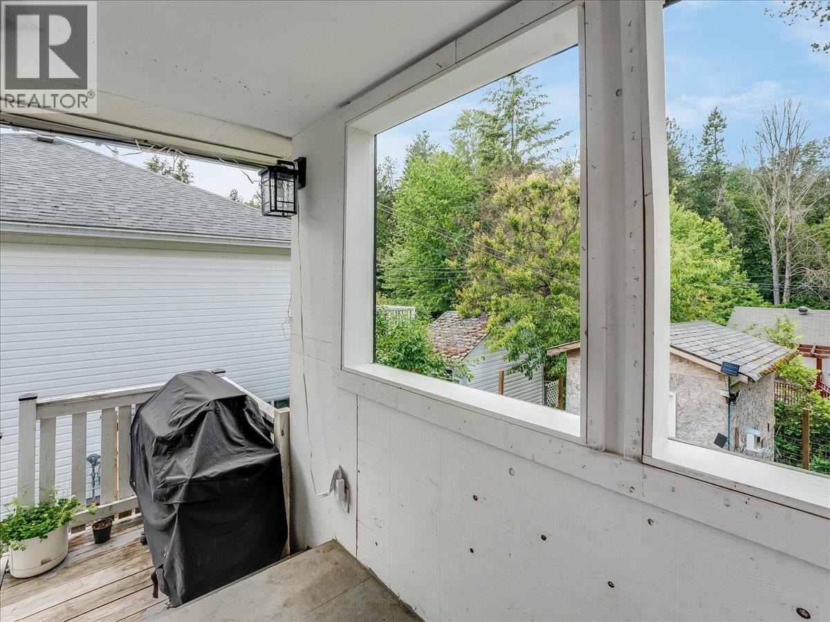 856 7th Avenue, Castlegar, British Columbia V1N 1R9 - Photo 9 - 10390813