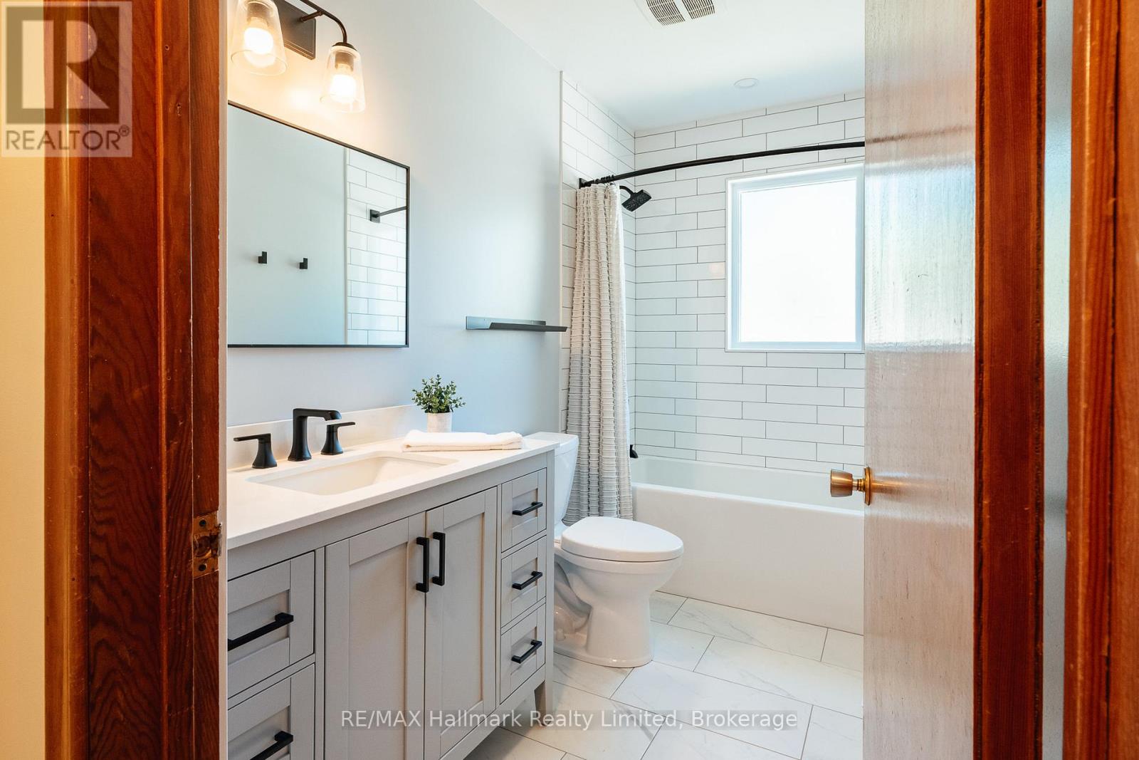 41 WILLIAM STREET Guelph (St. George's) Ontario Canada N1E5E2 5