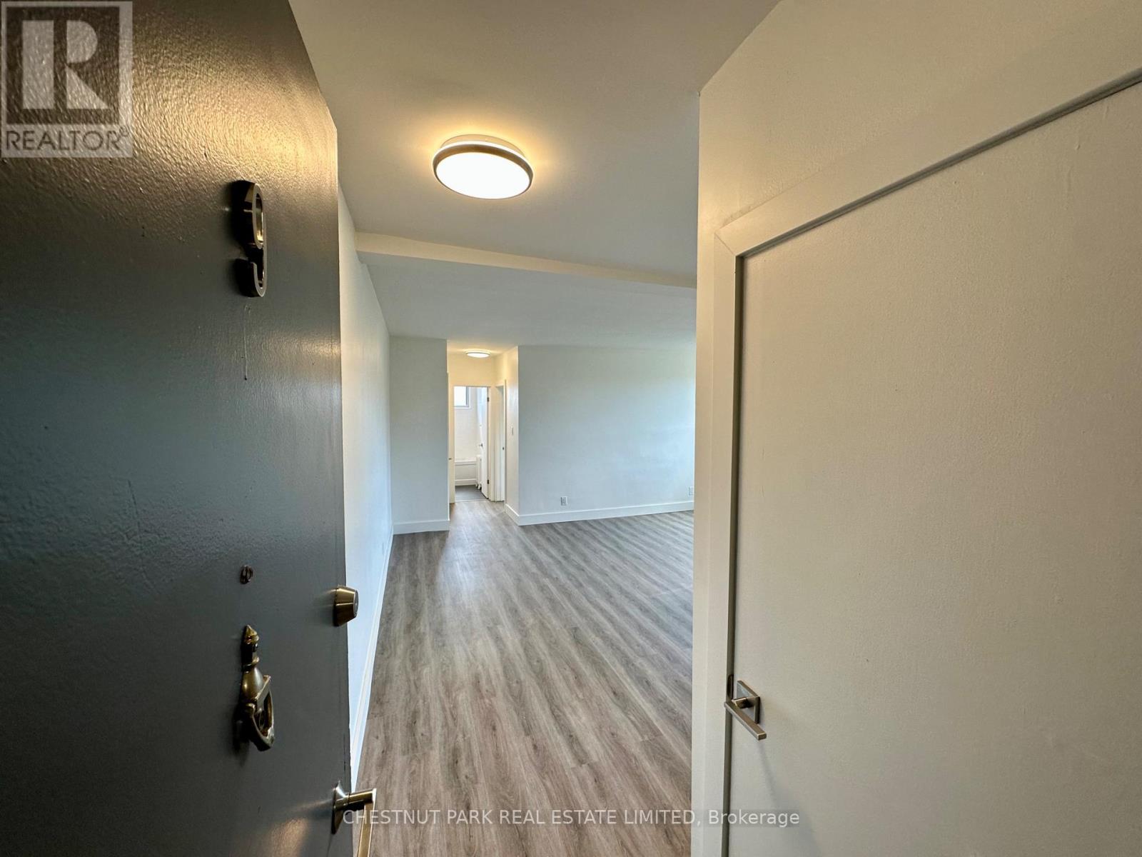 9 - 3 Wingreen Court, Toronto, Ontario  M3B 1B9 - Photo 2 - C13420174