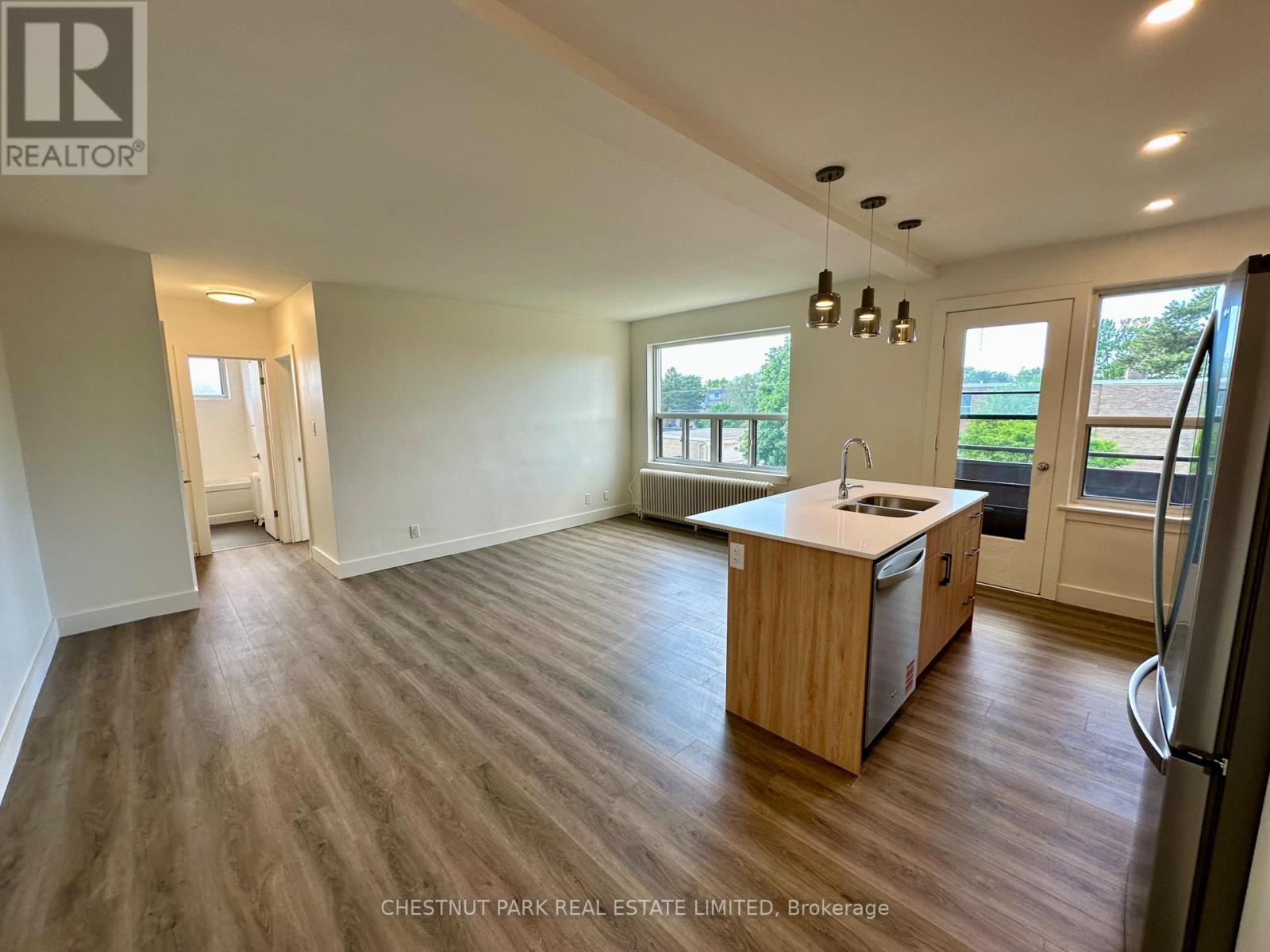 9 - 3 Wingreen Court, Toronto, Ontario  M3B 1B9 - Photo 3 - C13420174