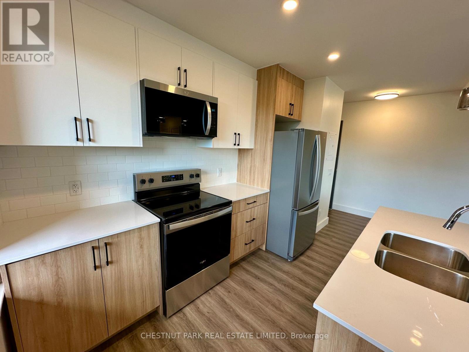 9 - 3 Wingreen Court, Toronto, Ontario  M3B 1B9 - Photo 4 - C13420174