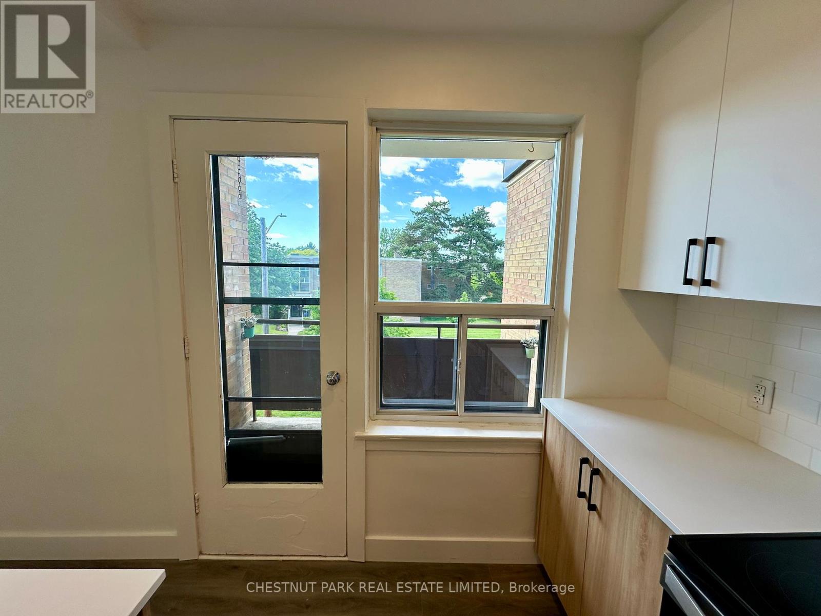 9 - 3 Wingreen Court, Toronto, Ontario  M3B 1B9 - Photo 5 - C13420174