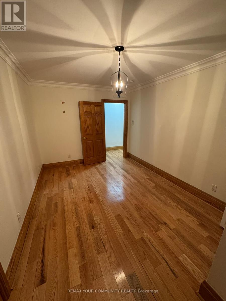 Main - 181 St Clair Avenue, Toronto, Ontario  M4T 1N9 - Photo 11 - C13420462