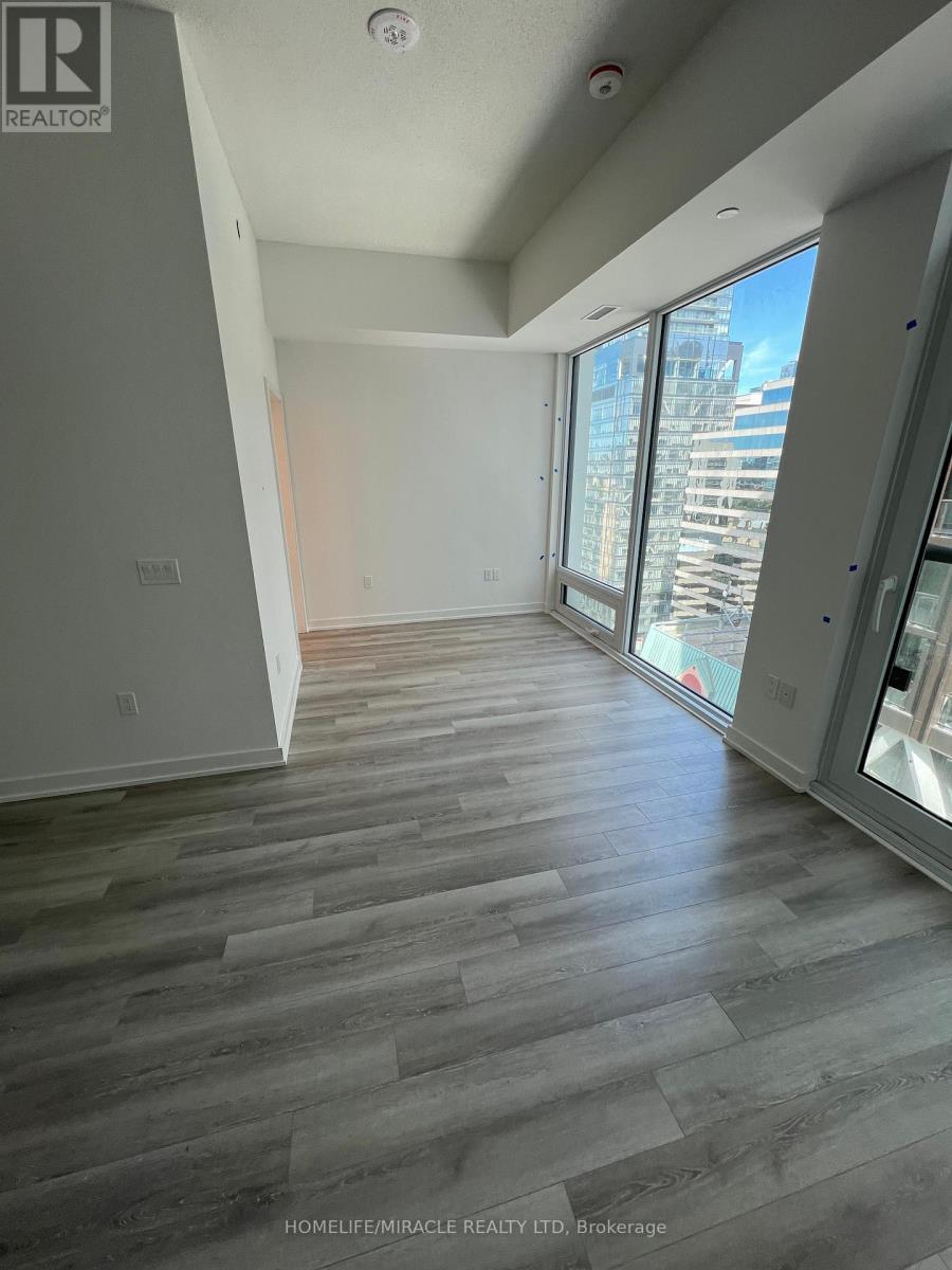 1718 - 121 Saint Patrick Street, Toronto, Ontario  M5T 0B8 - Photo 2 - C13420478