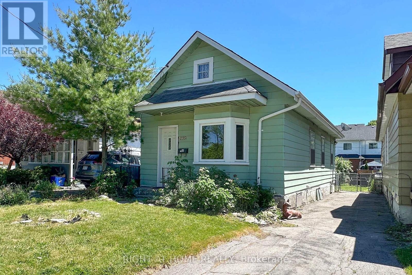 235 EDWARD AVENUE, Oshawa, Ontario
