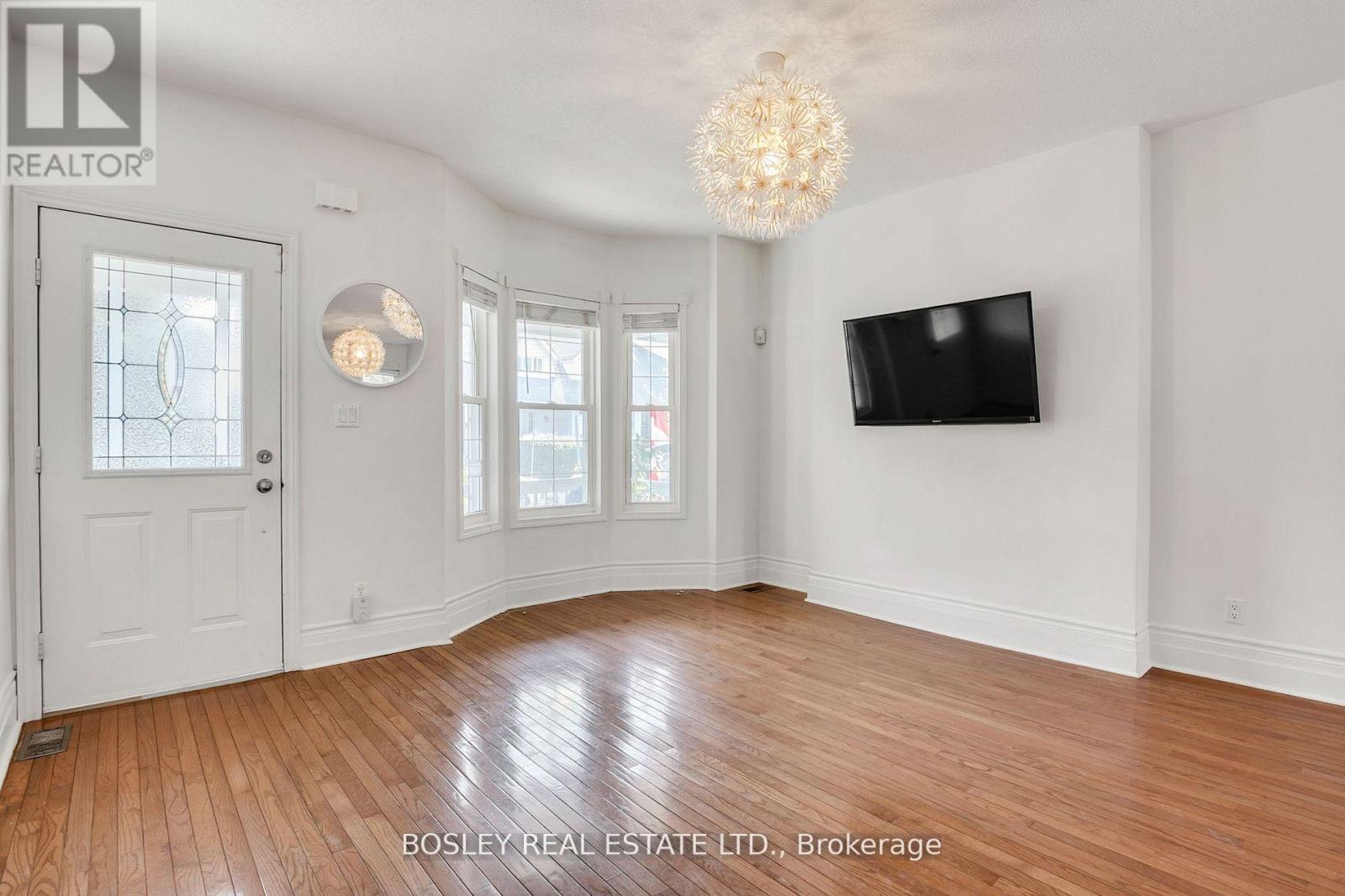 22 Kent Road, Toronto, Ontario  M4L 2X6 - Photo 4 - E13420472