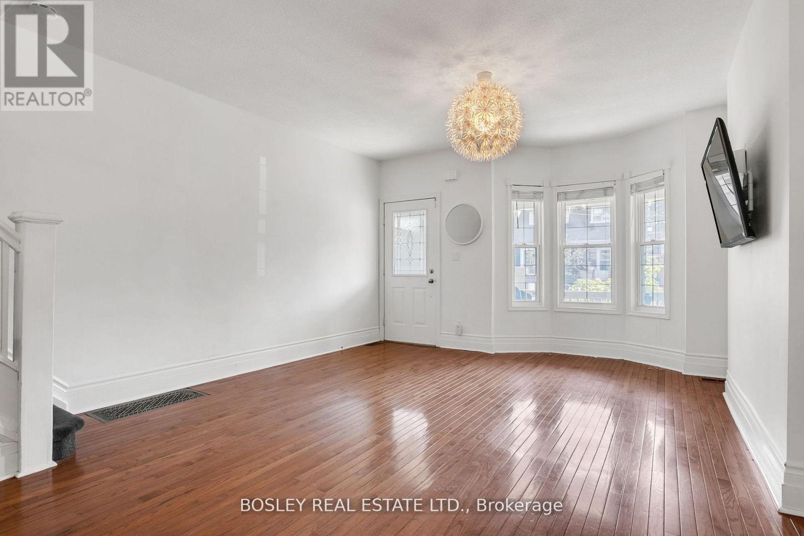 22 Kent Road, Toronto, Ontario  M4L 2X6 - Photo 6 - E13420472