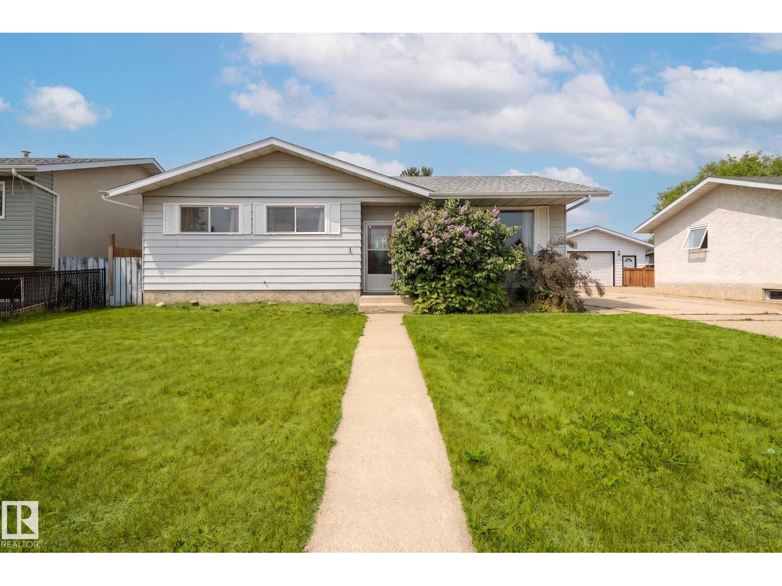 9804 97 ST, morinville, Alberta