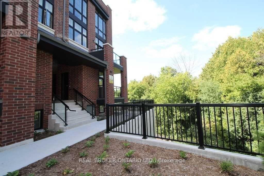 204 - 2 LINSMORE PLACE, Whitchurch-Stouffville, Ontario