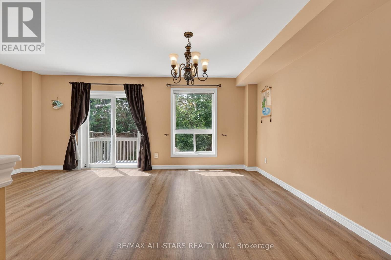 18 Lancaster Court, Georgina, Ontario  L4P 4A1 - Photo 12 - N13420176