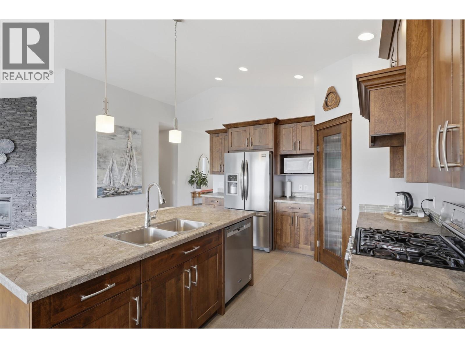 2104 Doubletree Crescent, Kamloops, British Columbia  V2B 0E9 - Photo 11 - 10389581