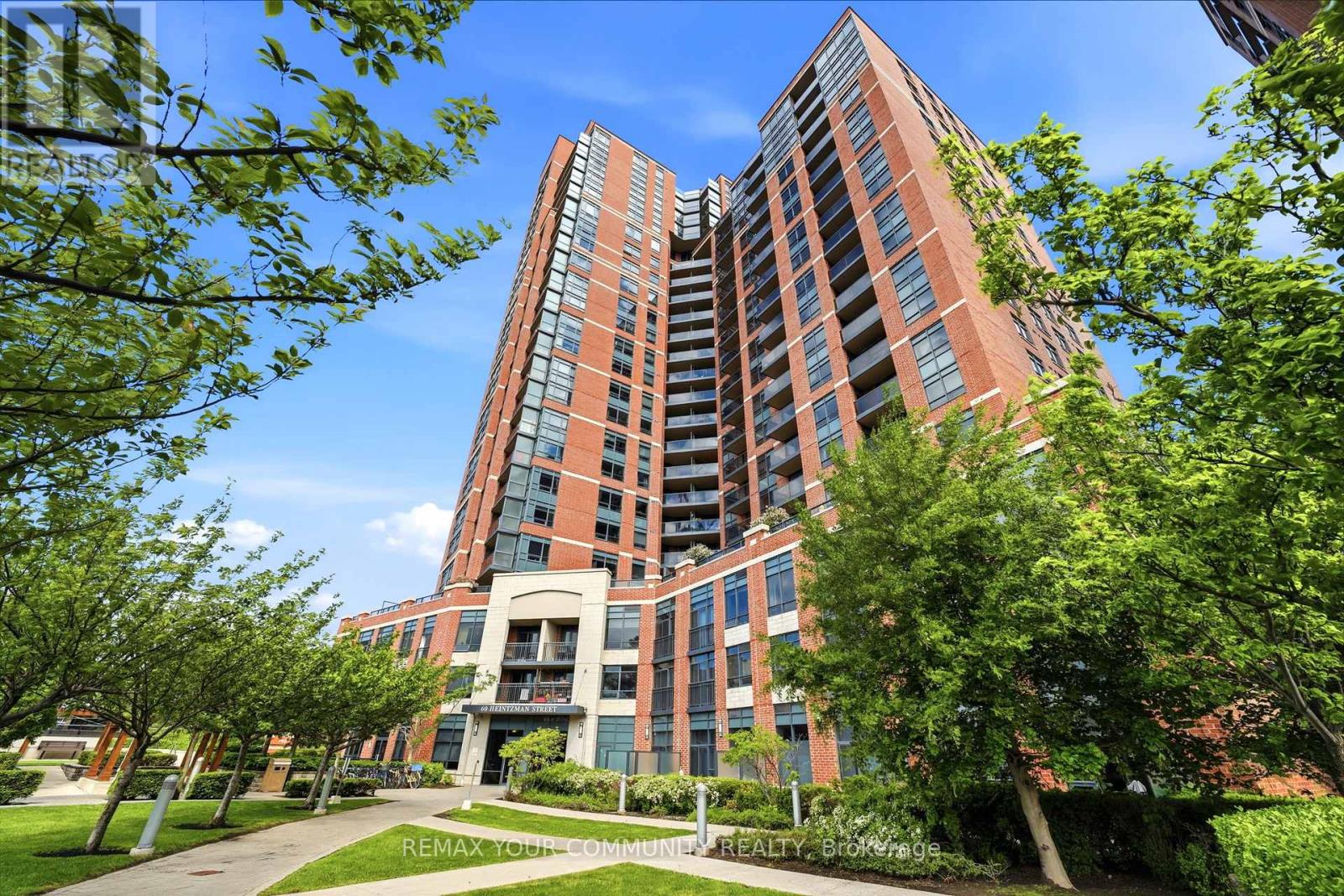 60 HEINTZMAN STREET, Toronto, Ontario