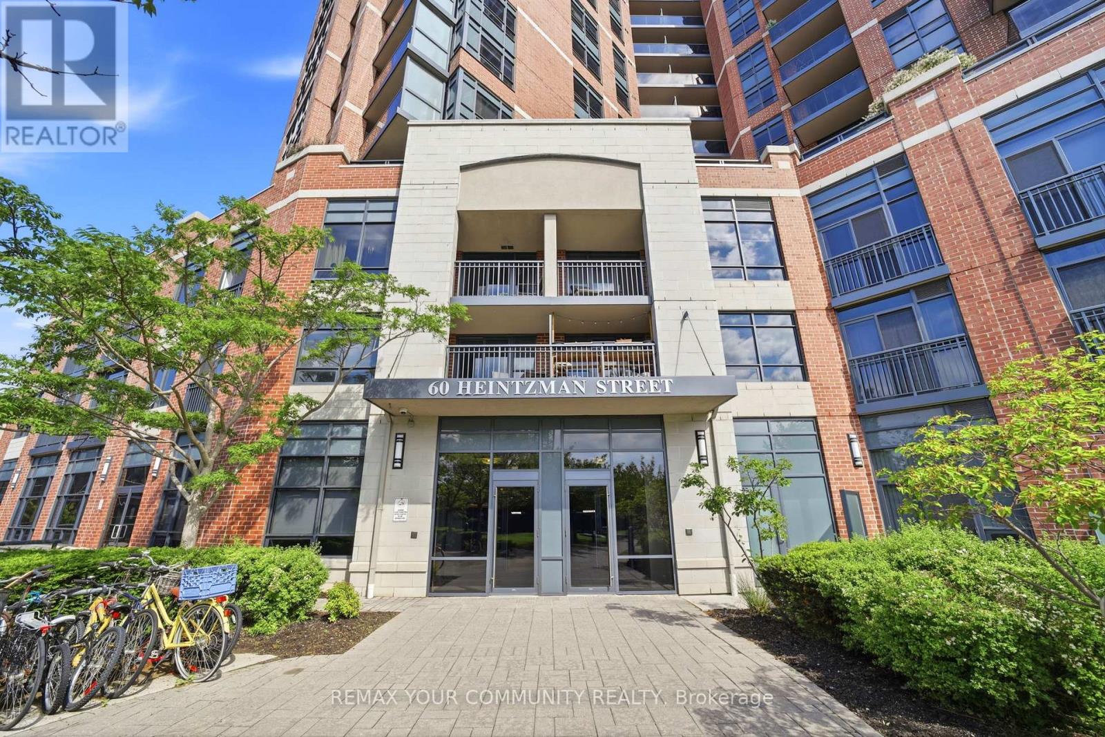60 Heintzman Street, Toronto, Ontario  M6P 5A1 - Photo 2 - W13420278