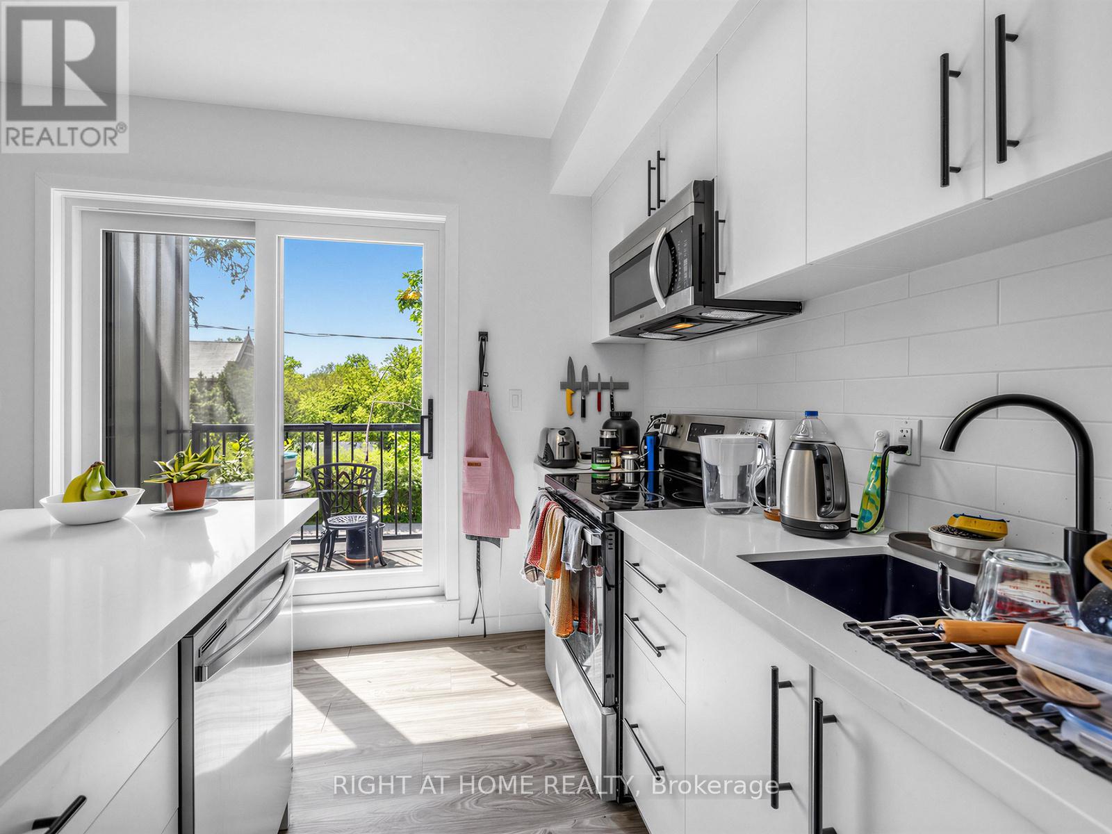 #8 - 148 Glenlake Avenue, Toronto, Ontario  M6P 1E7 - Photo 10 - W13420350