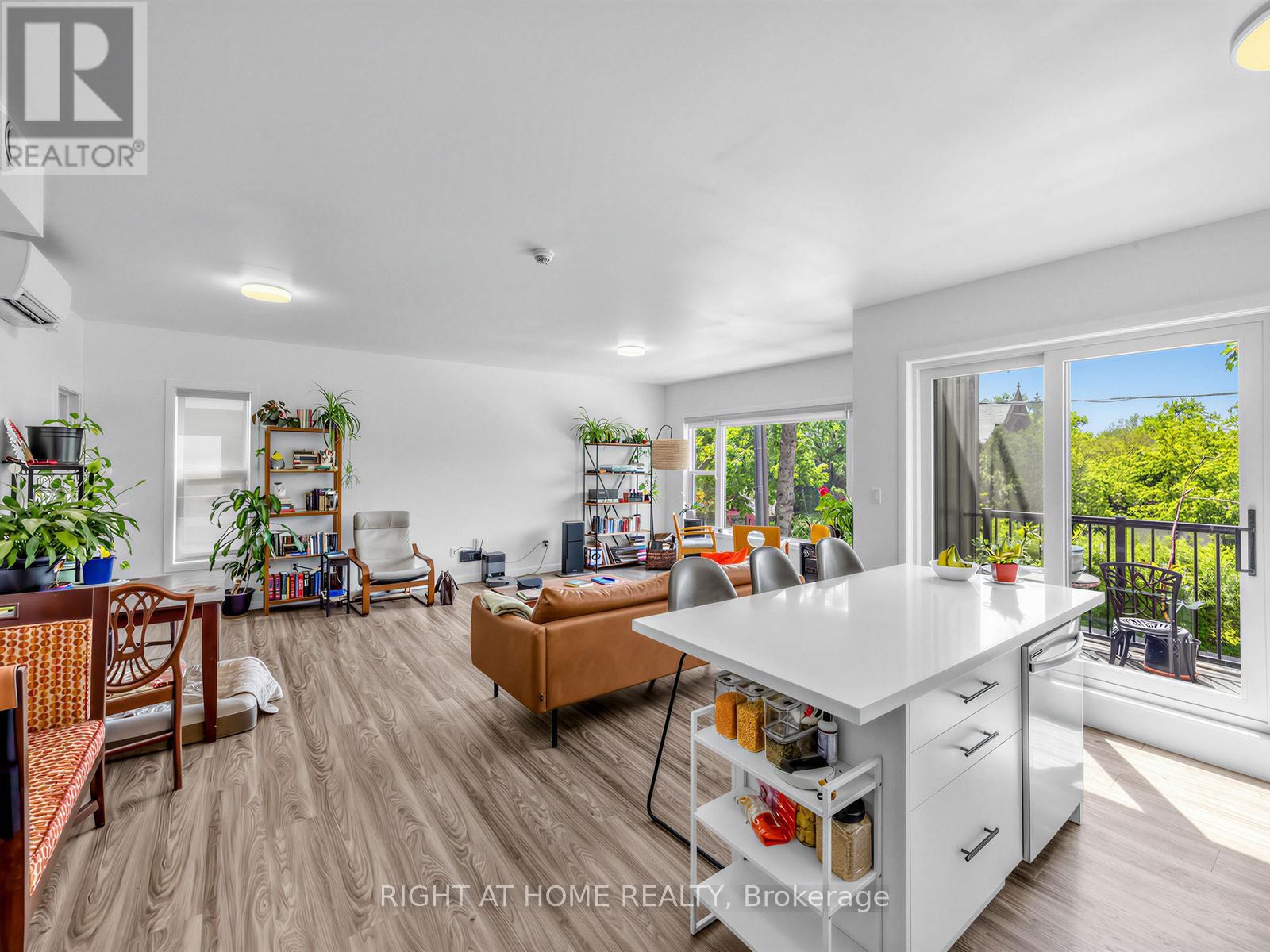 #8 - 148 Glenlake Avenue, Toronto, Ontario  M6P 1E7 - Photo 11 - W13420350