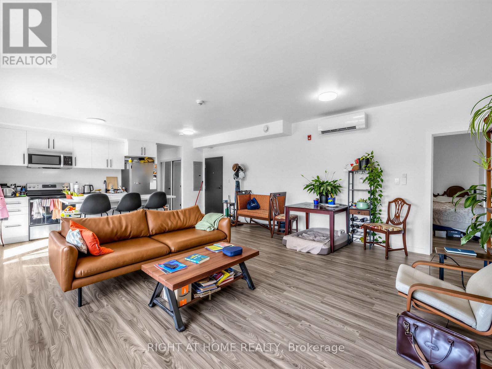#8 - 148 Glenlake Avenue, Toronto, Ontario  M6P 1E7 - Photo 4 - W13420350