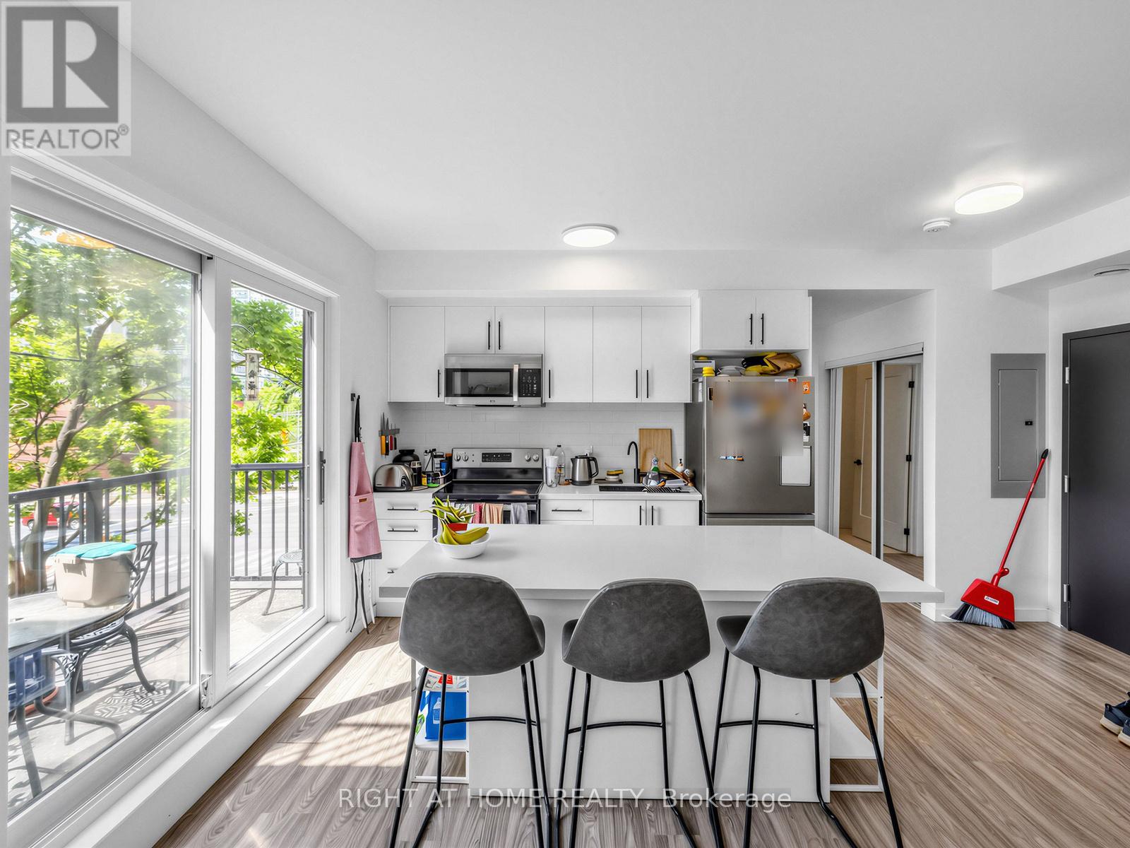 #8 - 148 Glenlake Avenue, Toronto, Ontario  M6P 1E7 - Photo 8 - W13420350