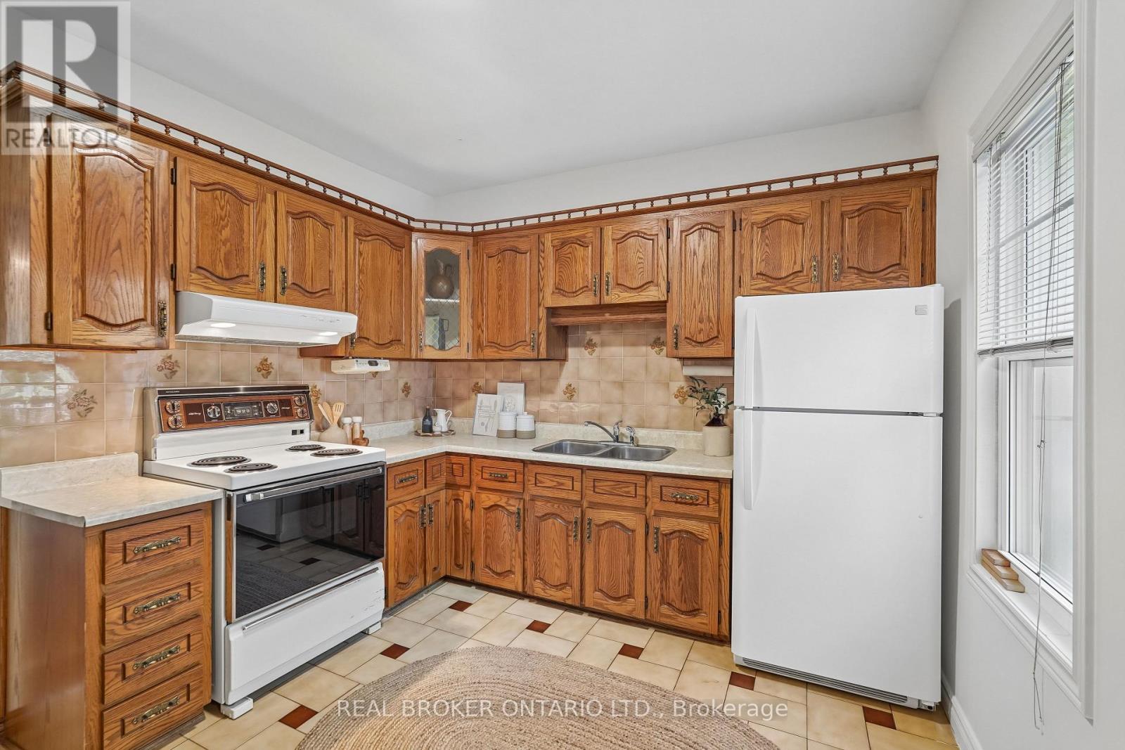450 Armadale Avenue, Toronto, Ontario  M6S 3X9 - Photo 6 - W13420476