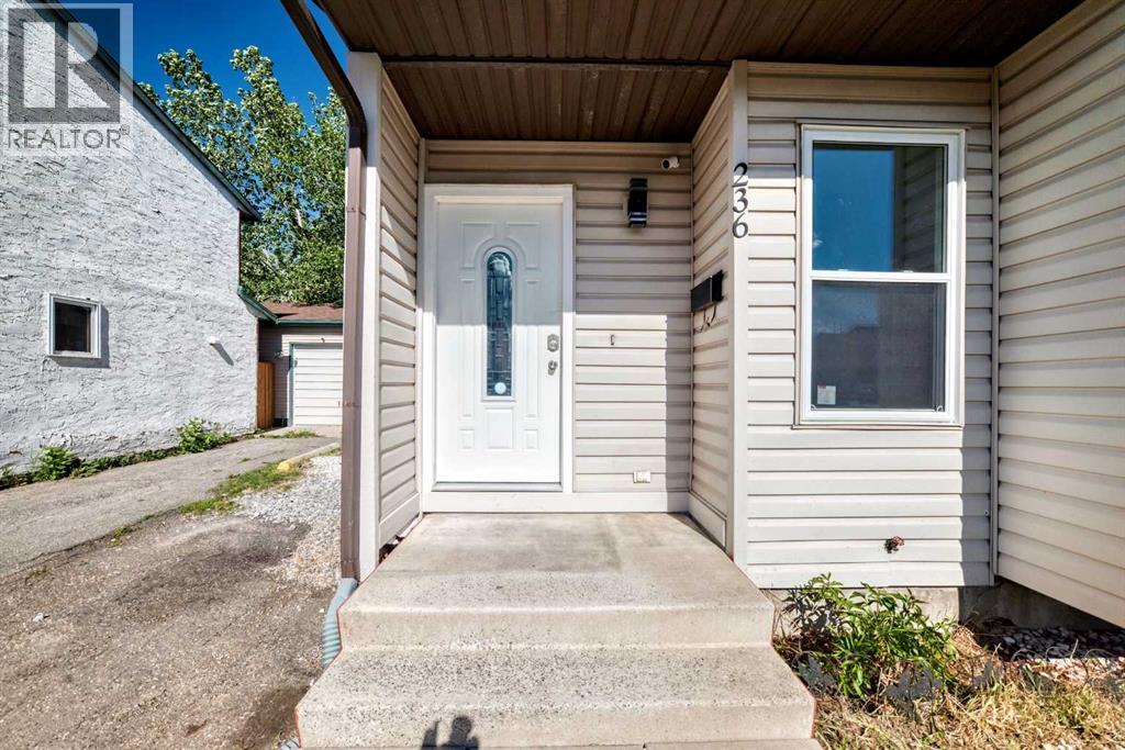 236 Pinemill Mews Ne, Calgary, Alberta  T1Y 4R2 - Photo 2 - A2318672