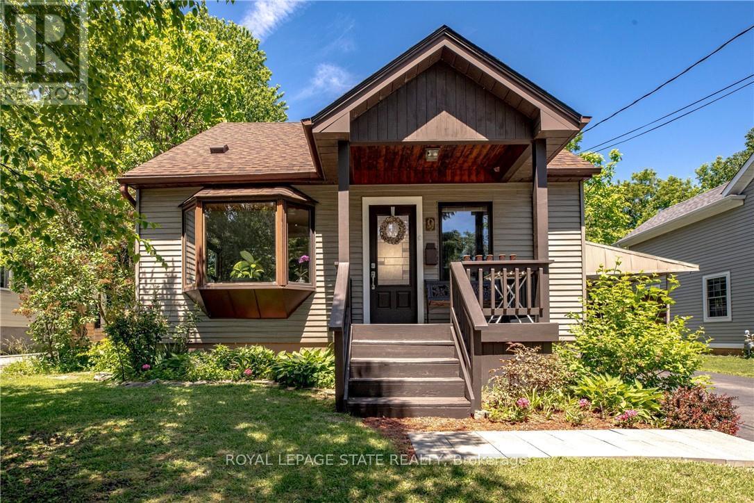 9 Morton Avenue, Hamilton, Ontario  L9H 2P4 - Photo 2 - X13420328