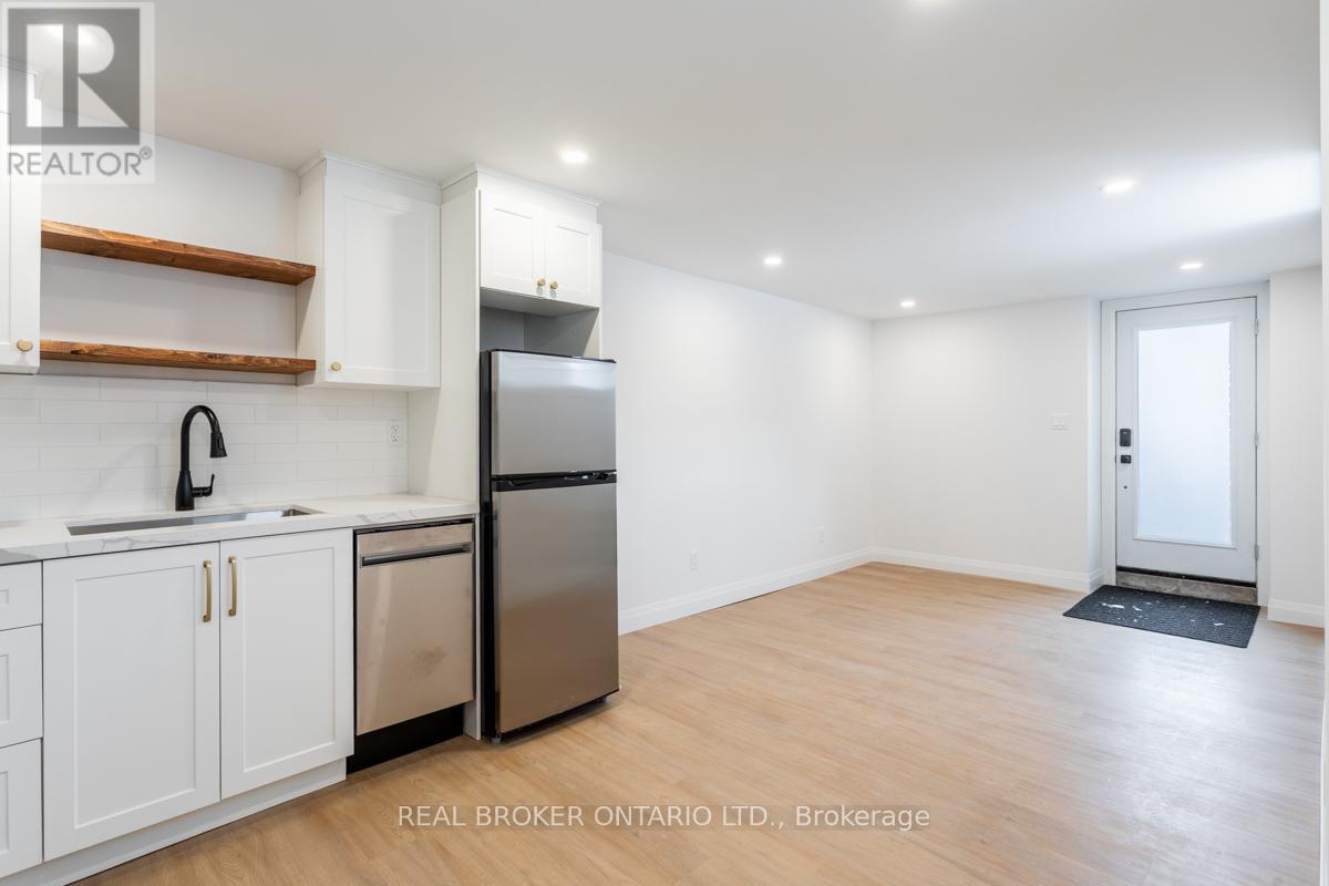 4 - 115 Catharine Street N, Hamilton, Ontario  L8R 1J5 - Photo 2 - X13420380