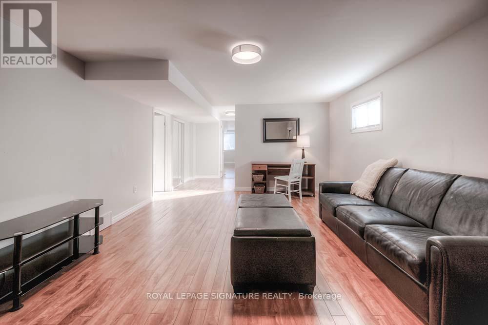 28 Coach Hill Drive, Kitchener, Ontario  N2E 1P4 - Photo 2 - X13420404