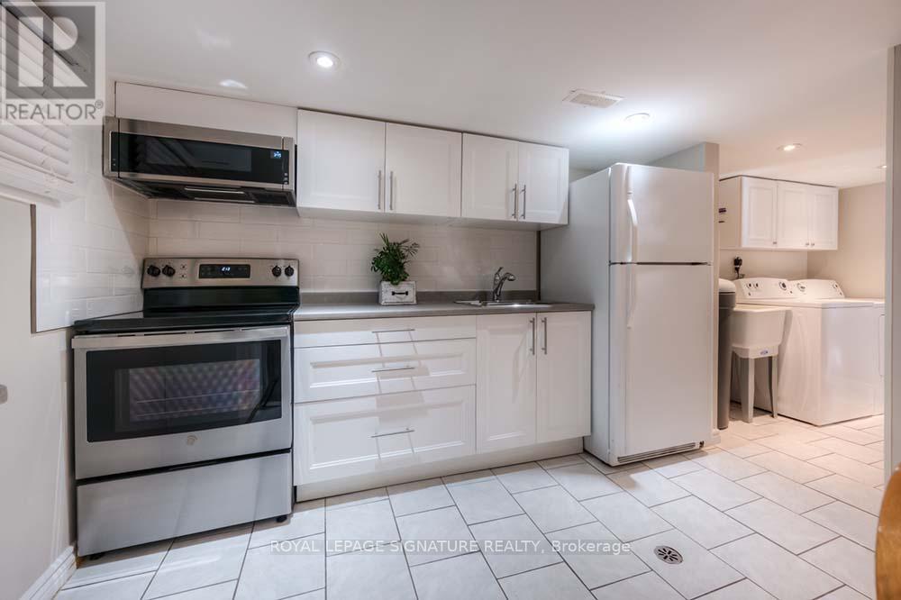 28 Coach Hill Drive, Kitchener, Ontario  N2E 1P4 - Photo 3 - X13420404