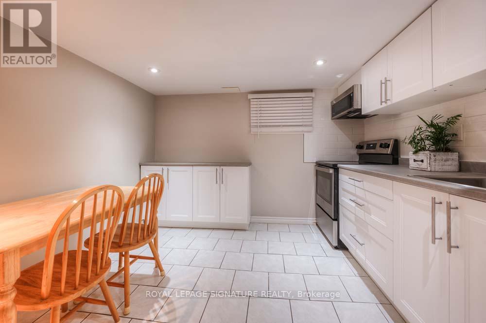 28 Coach Hill Drive, Kitchener, Ontario  N2E 1P4 - Photo 4 - X13420404