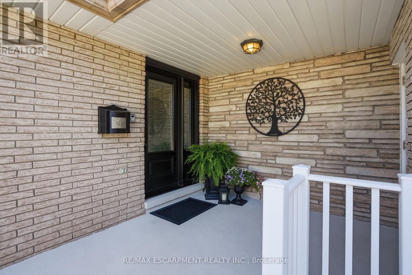 92 Watt Avenue, Welland, Ontario  L3B 1J4 - Photo 3 - X13420434