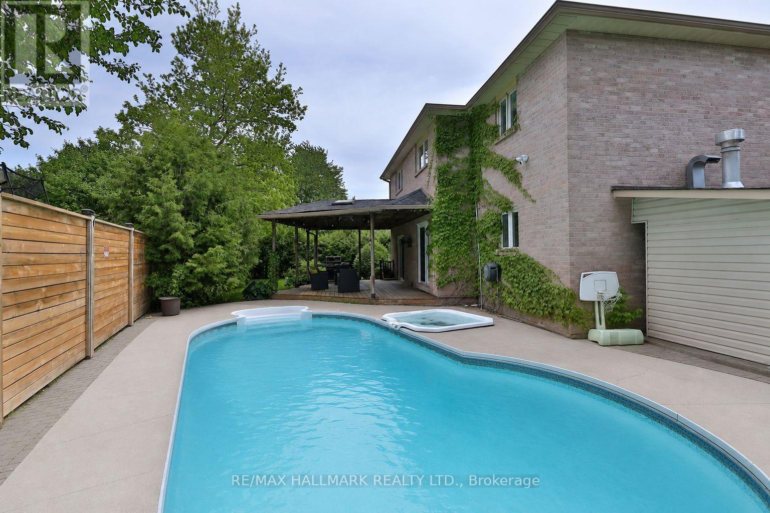 58 Pickett Crescent, Richmond Hill, Ontario  L4C 9L3 - Photo 5 - N13418356