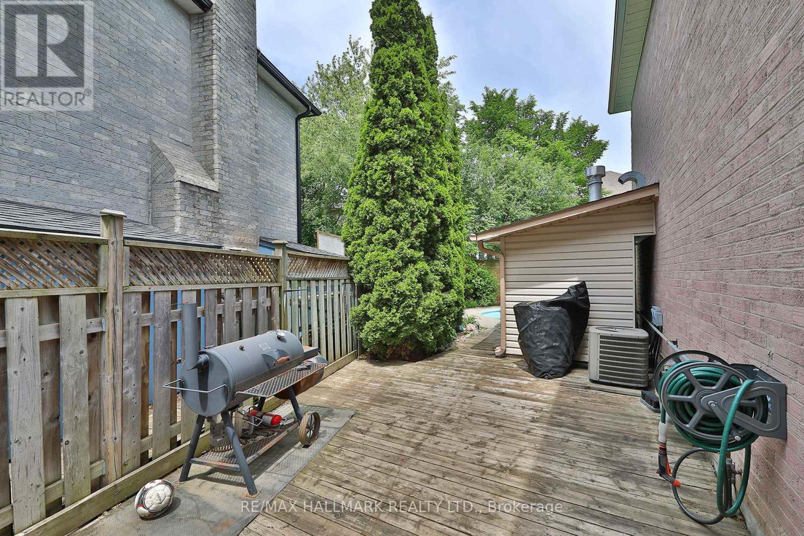 58 Pickett Crescent, Richmond Hill, Ontario  L4C 9L3 - Photo 8 - N13418356