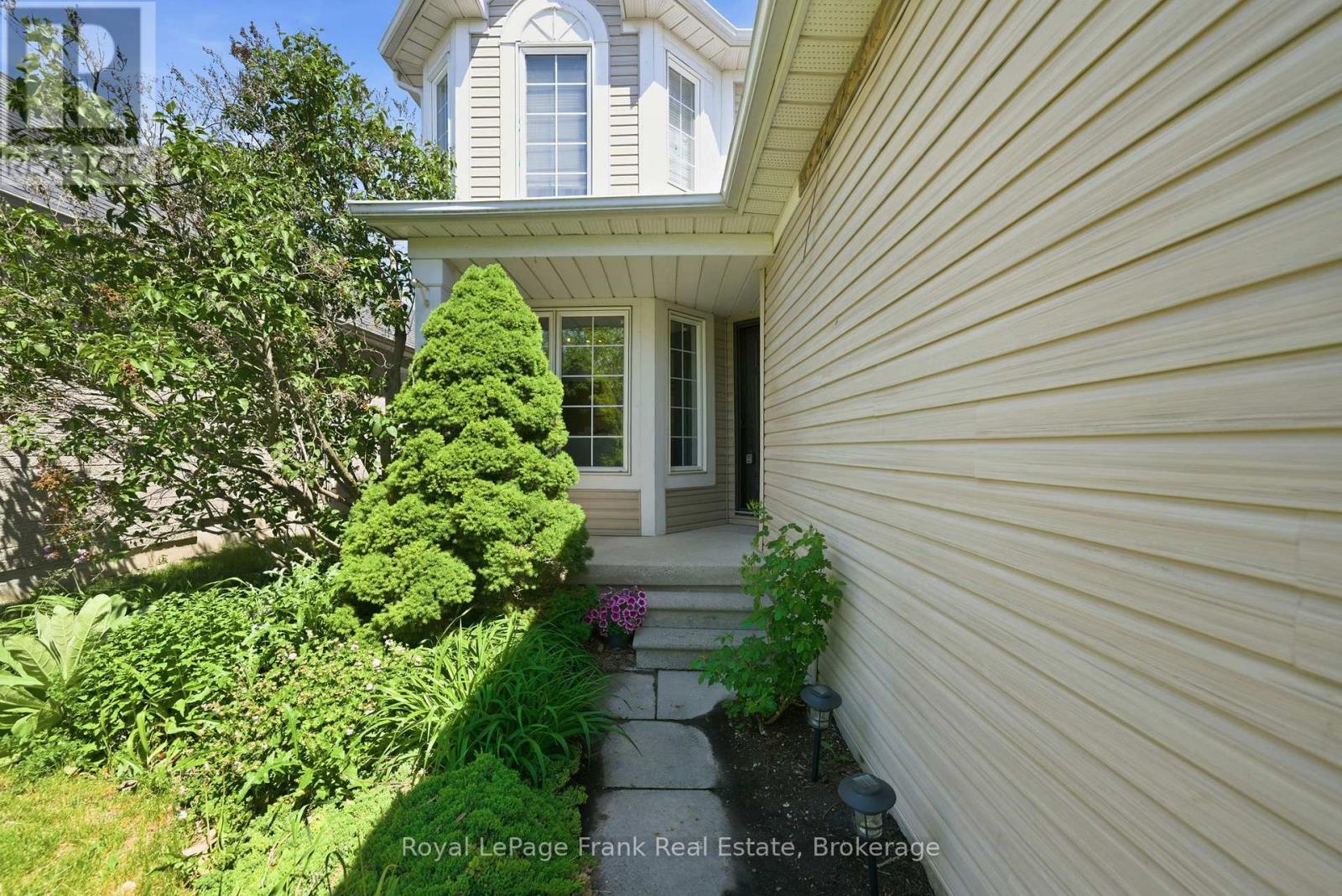 98 Rustwood Street, Clarington, Ontario  L1C 5E5 - Photo 3 - E13420538