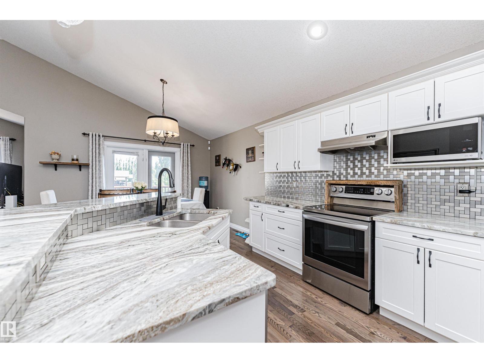 9410 104 Av, Morinville, Alberta  T8R 0B2 - Photo 9 - E4492607