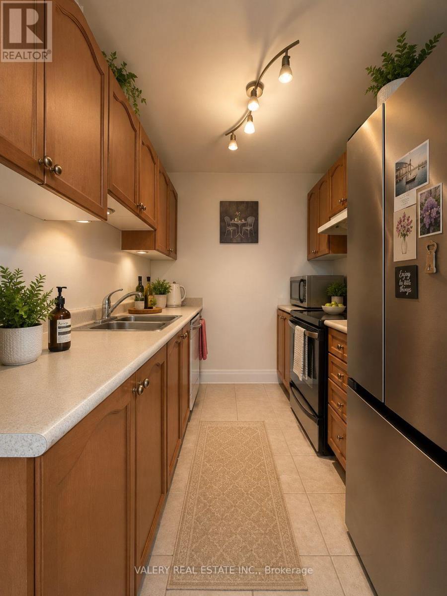 402 - 778 Sheppard Avenue W, Toronto, Ontario  M3H 6B7 - Photo 2 - C13420536