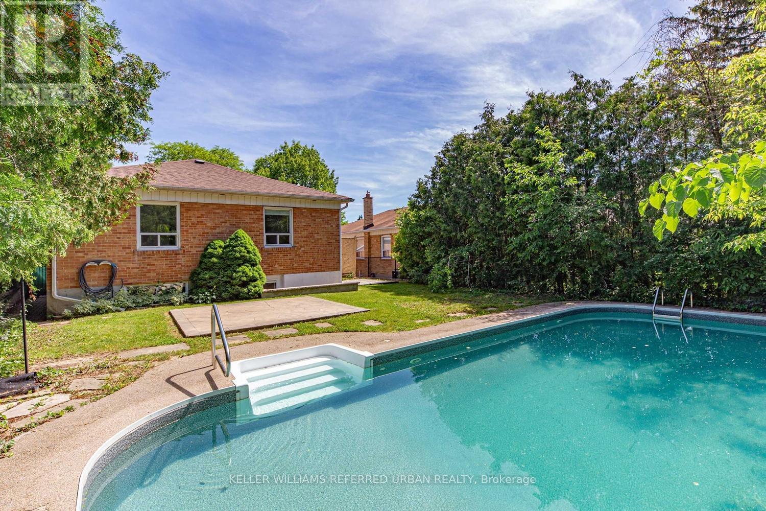 202 PARK HOME AVENUE, Toronto, Ontario