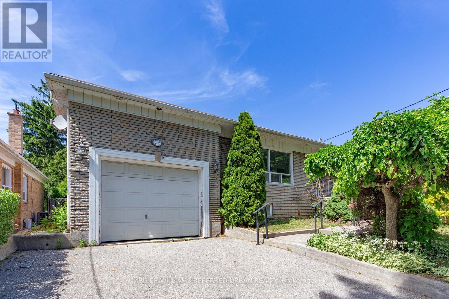 202 Park Home Avenue, Toronto, Ontario  M2R 1A2 - Photo 4 - C13420572