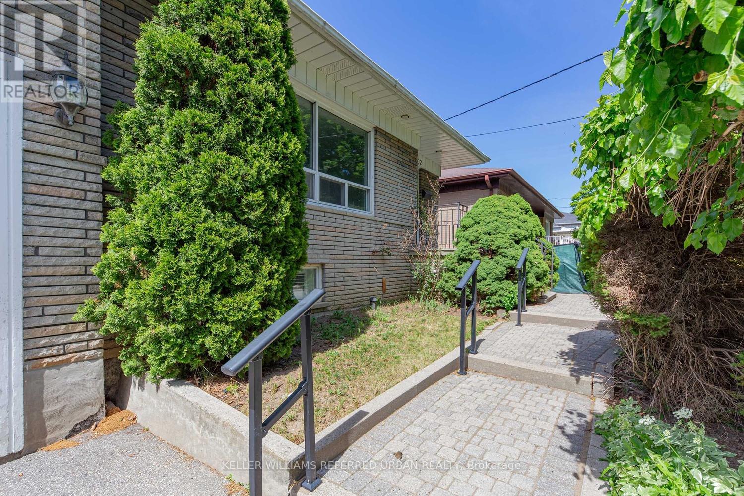 202 Park Home Avenue, Toronto, Ontario  M2R 1A2 - Photo 5 - C13420572