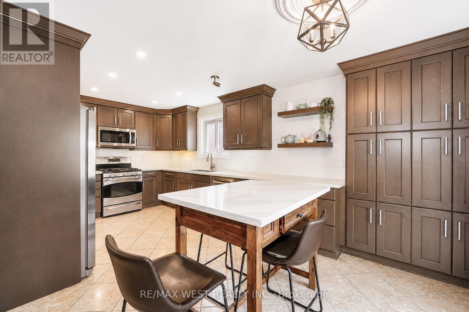 1536 Huntsmill Drive, Pickering, Ontario  L1V 5J5 - Photo 3 - E13420502