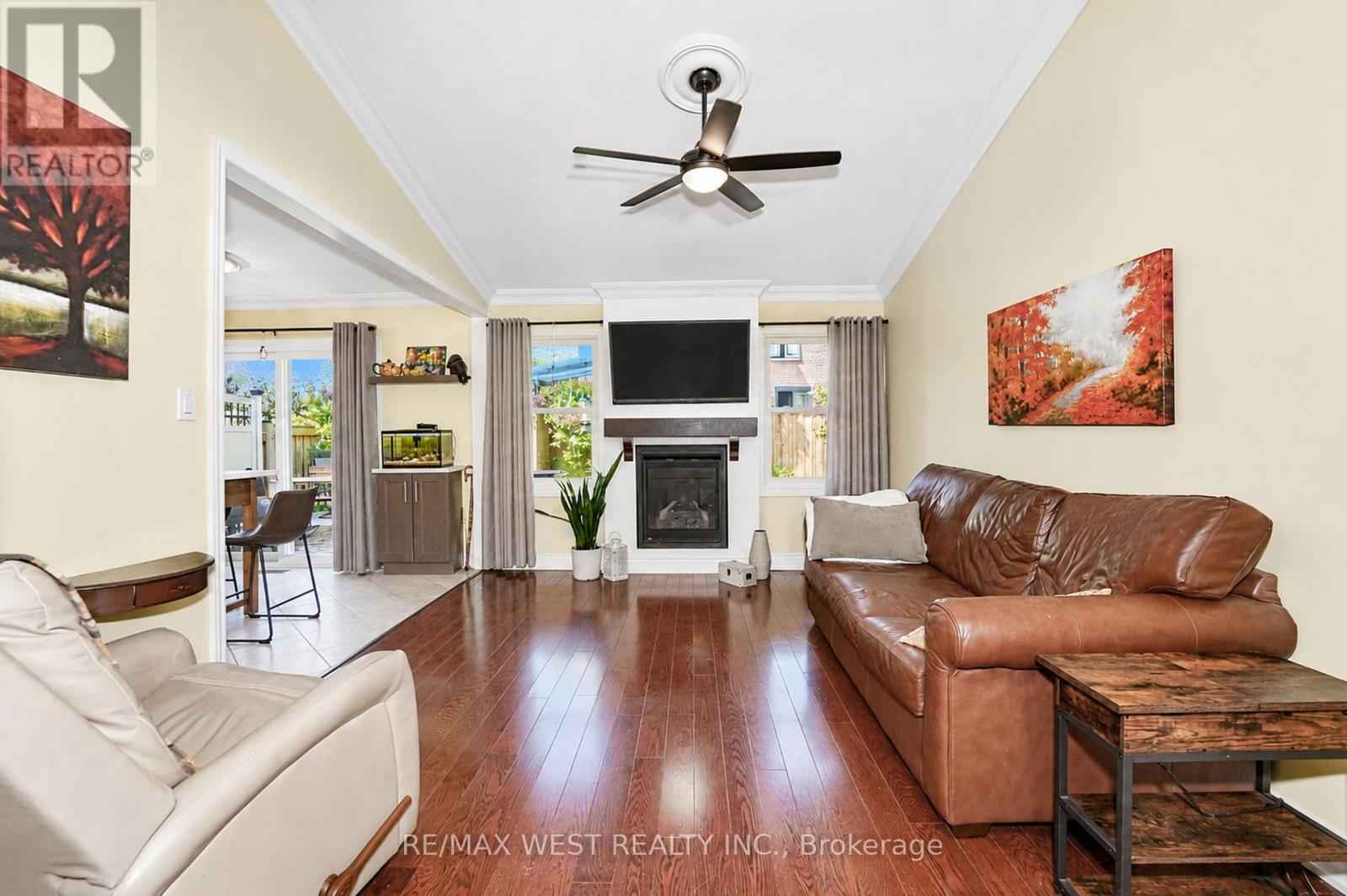 1536 Huntsmill Drive, Pickering, Ontario  L1V 5J5 - Photo 4 - E13420502